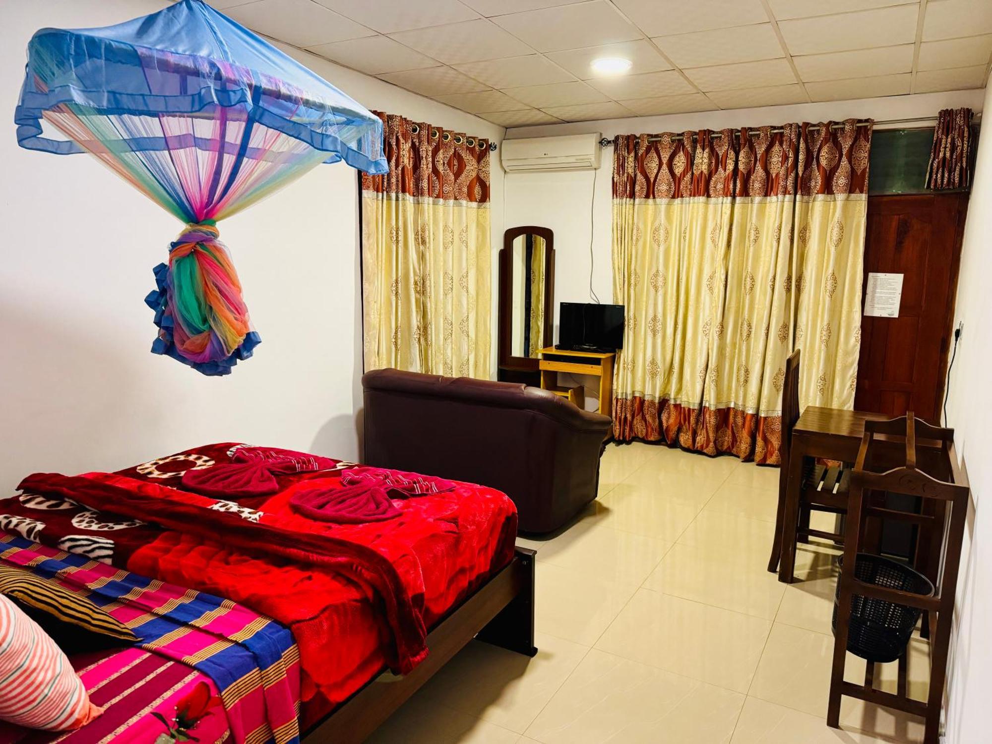 Adams Peak Grand Hotel Nallathanniya Екстериор снимка