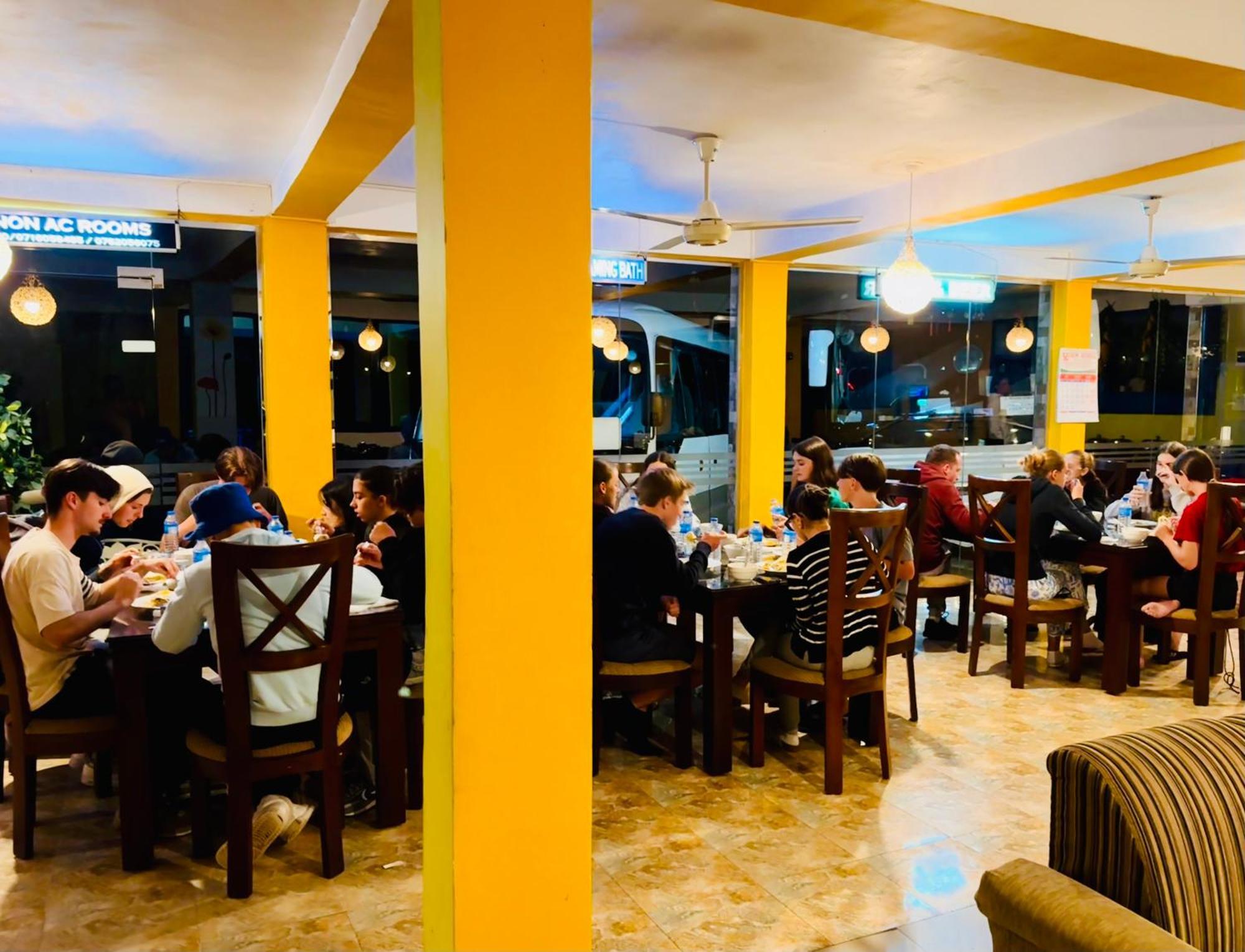 Adams Peak Grand Hotel Nallathanniya Екстериор снимка